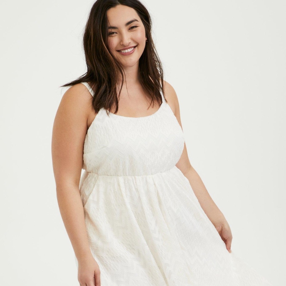 White Chiffon Chevron Stripe & Metallic Thread Midi Dress Size 1 - has pockets